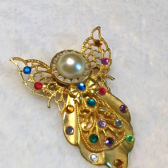 Vintage Goldtone and Rhinestone Angel Christmas Brooche - Picture 9 of 9